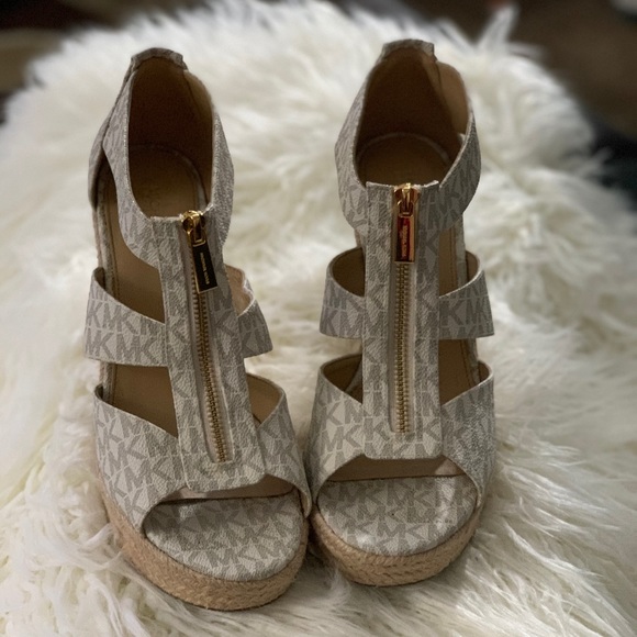 Michael Kors - Picture 2 of 6